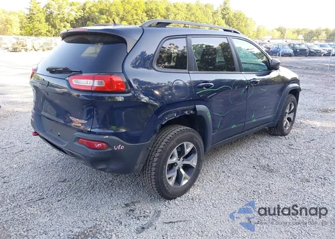 2015 Jeep Cherokee Trailhawk z USA, uszkodzony, nr VIN 1C4PJMBS5FW605123